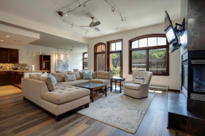 Sprawling Condo - Central Downtown - Resort 10-min